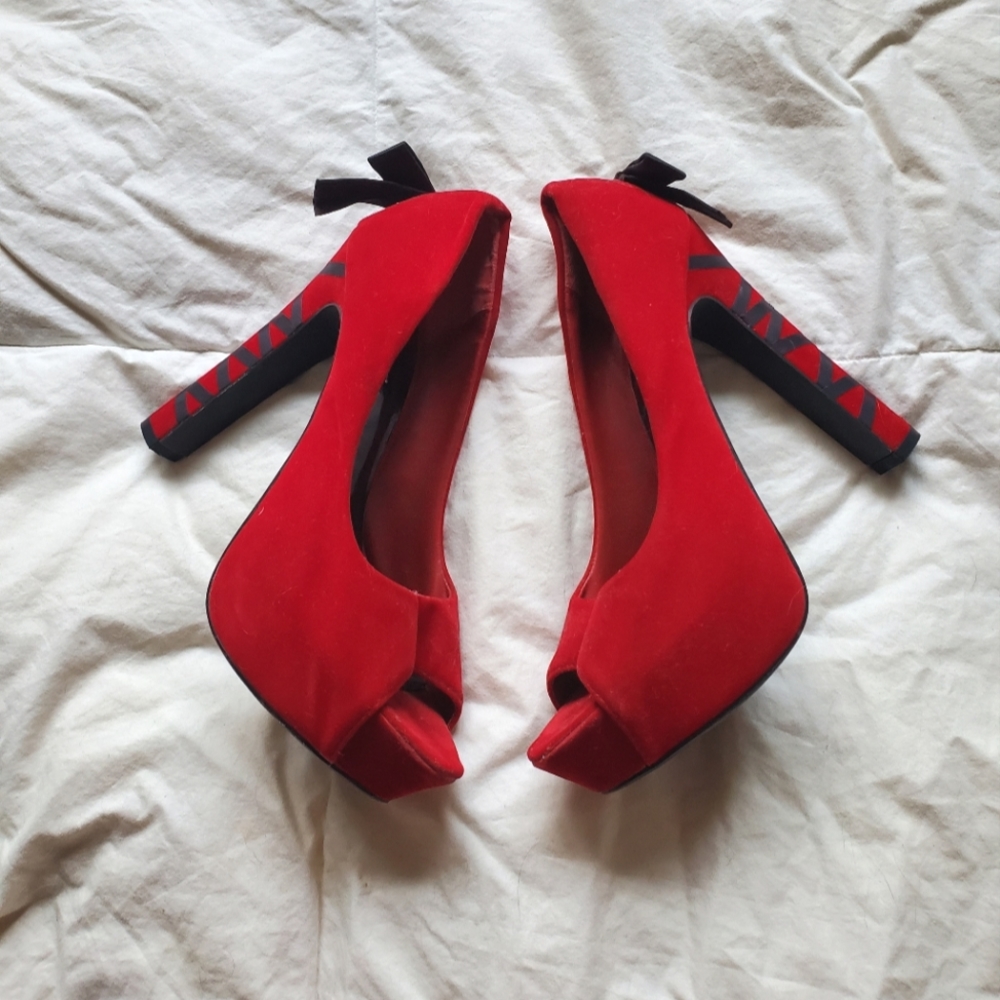 Shi by Journeys Peep Toe Criss Cross Bow Platforms